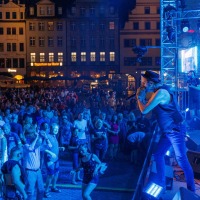 Das Publikum tanzt zu Westernhagen reloaded mit Weitersagen