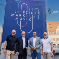 Die Geschäfsführer der Leipziger Messe, Martin Buhl-Wagner (li.) und Markus Geisenberger (re.) mit Dr. Harald Langenfeld (2.v.li.), Vorstandsvorsitzender der Sparkasse Leipzig, und Dirk Panter, Sachsens Staatsminister für Wirtschaft, Arbeit, Energie und Klimaschutz