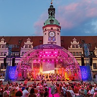 LEIPZIGER MARKT MUSIK 2026: Blick auf die Bühne vor dem Alten Rathaus